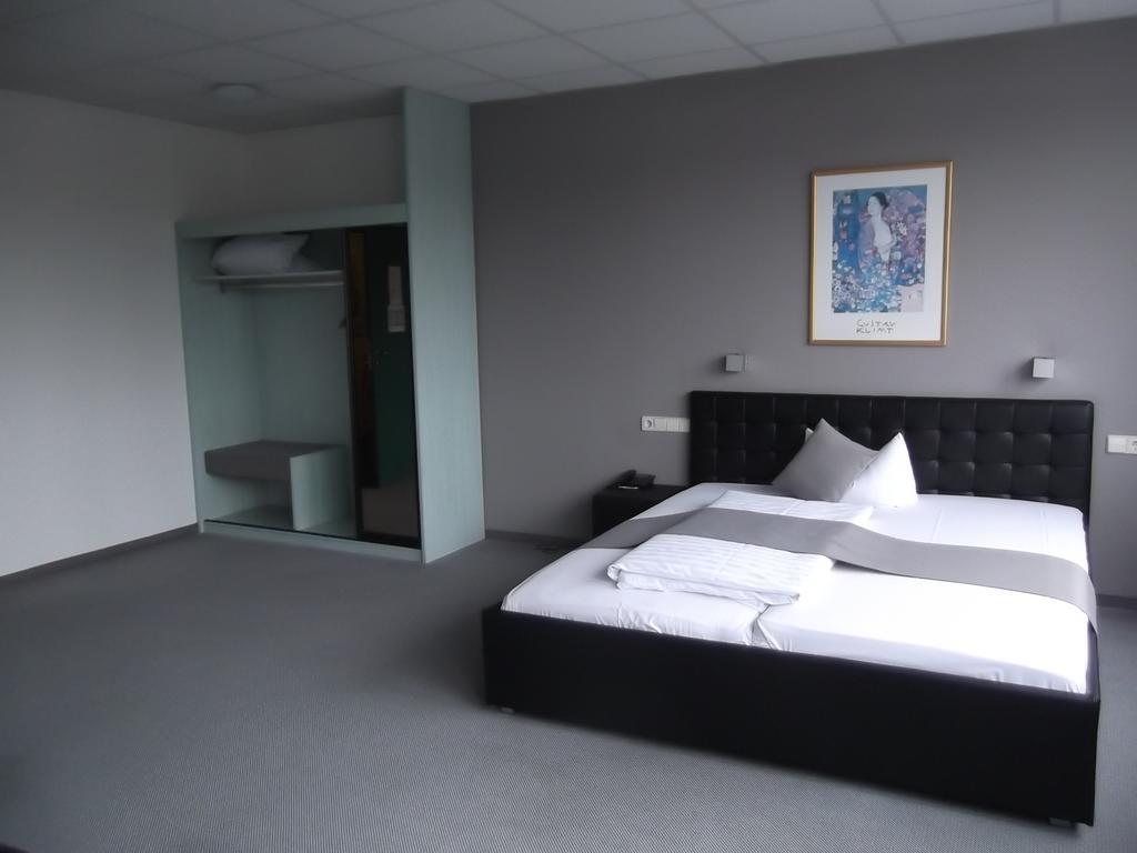 Businesshotel & Appartements Stuttgart-Vaihingen Ngoại thất bức ảnh